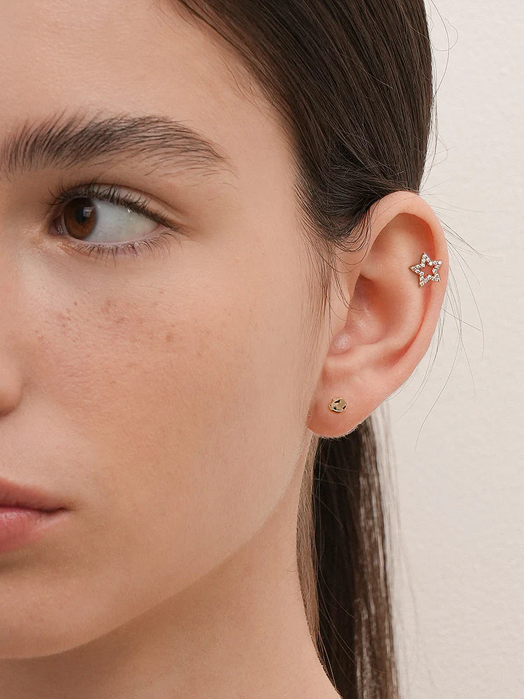 14K Gold Rough Disc Cartilage Earring 18G - Image 4
