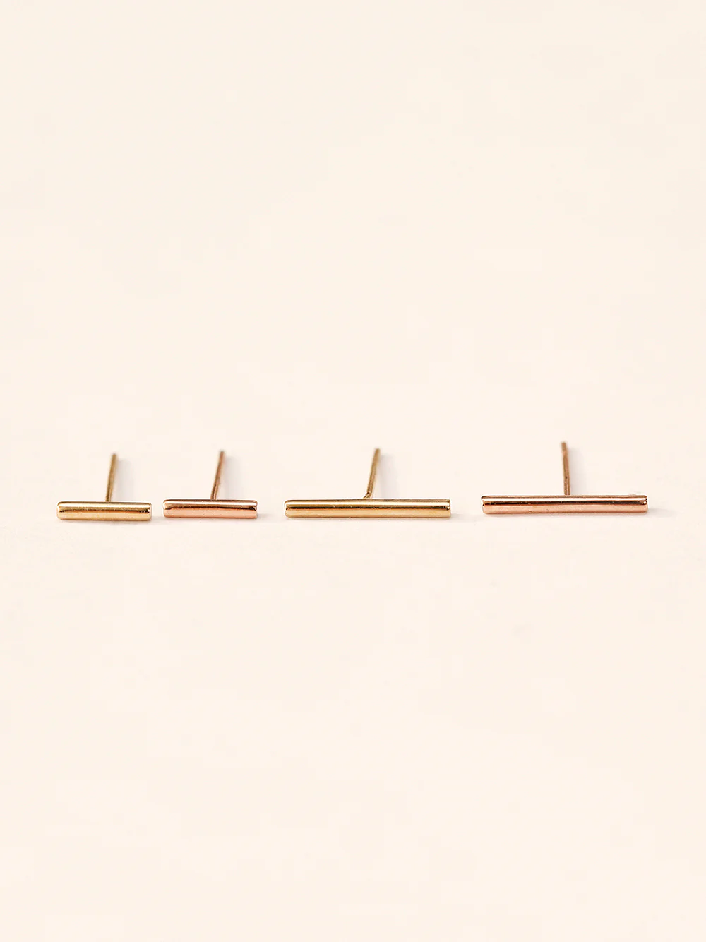14K Gold Round Stick Stud Earring