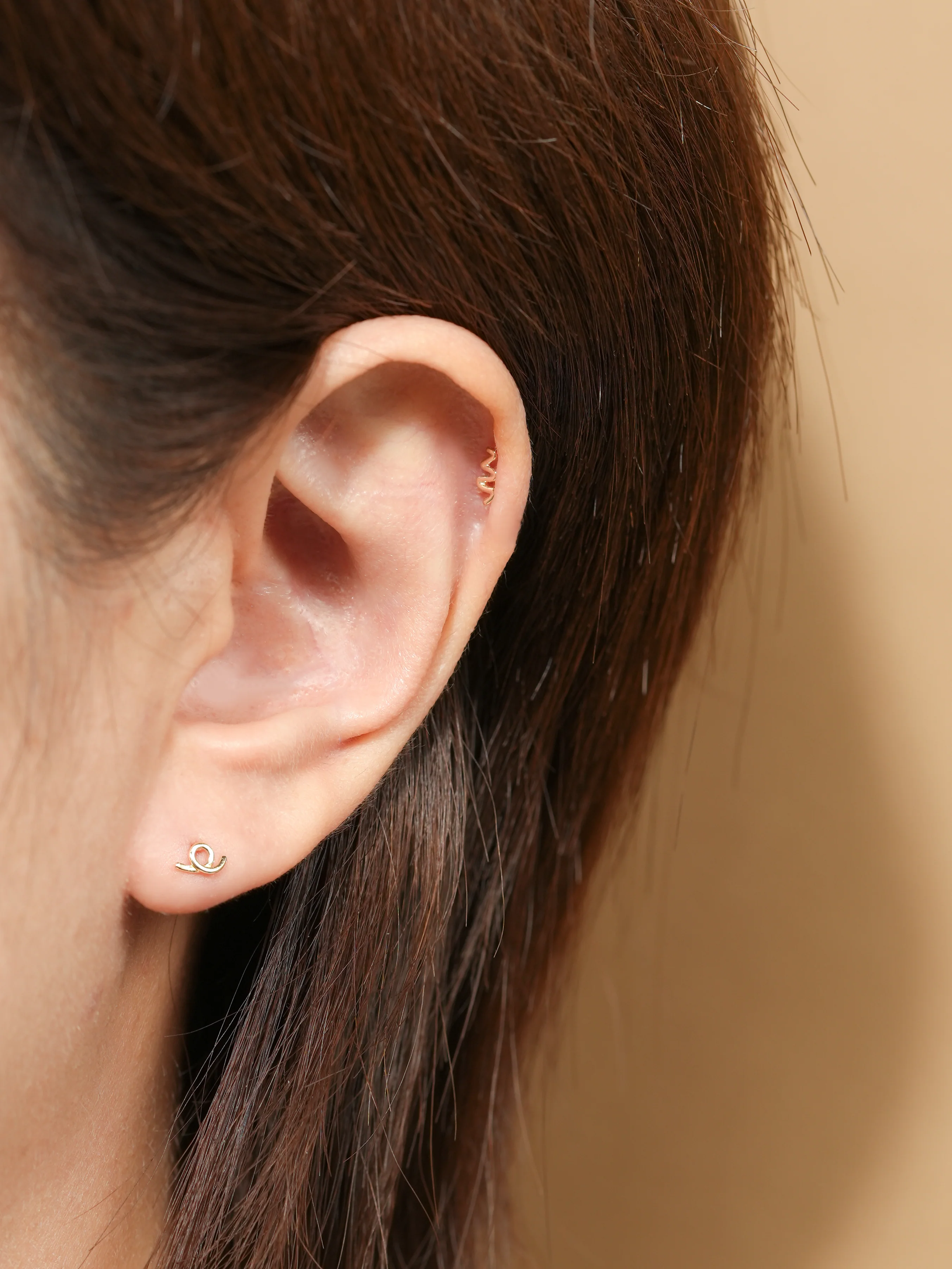 14K Gold Round Tail Cartilage Earring 20G - Image 2