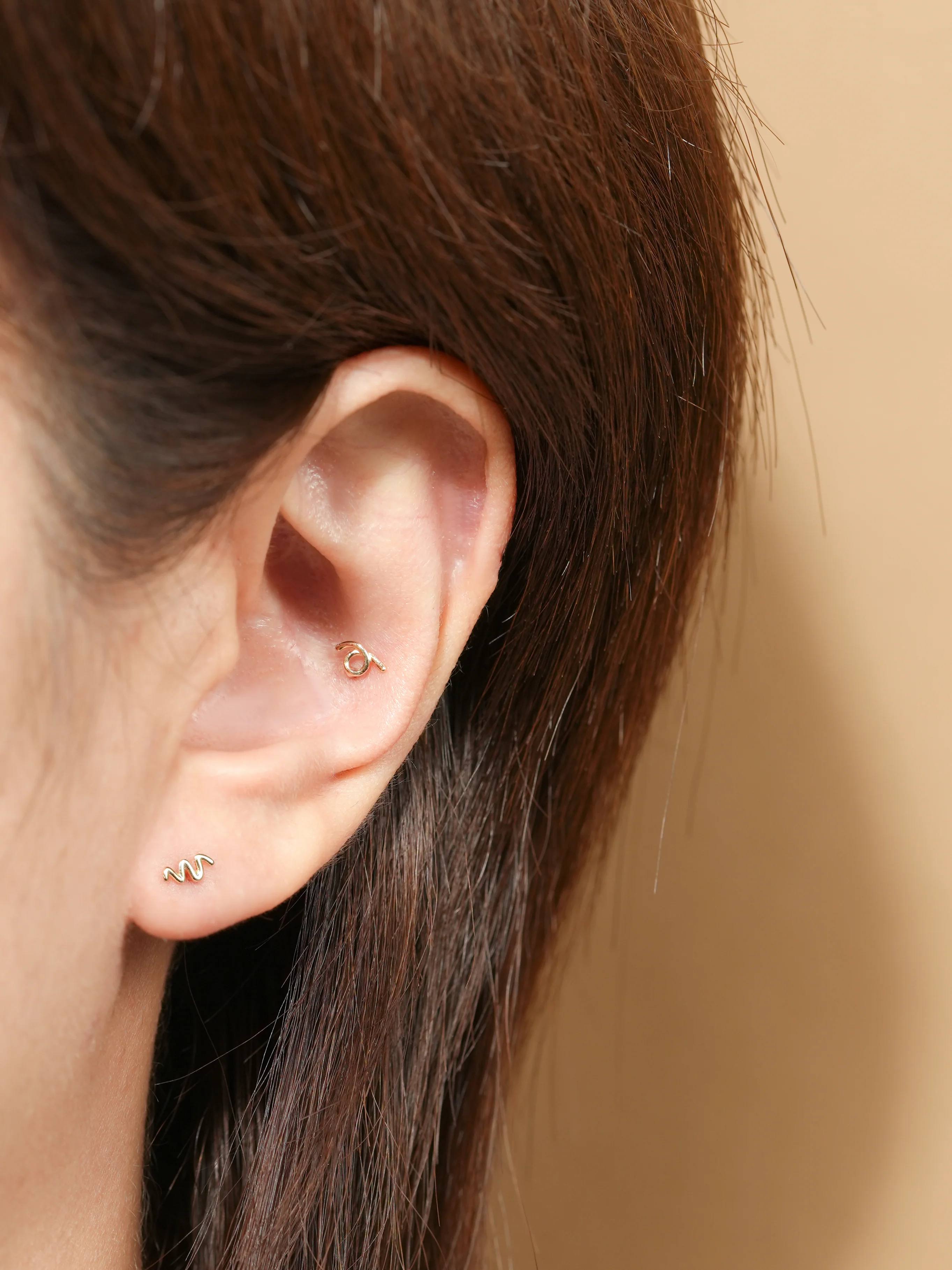 14K Gold Round Tail Cartilage Earring 20G - Image 4