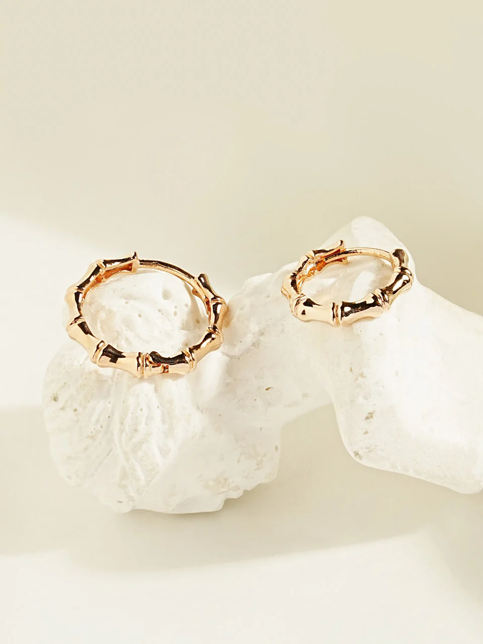 14K Gold Round Wave Hoop Earring