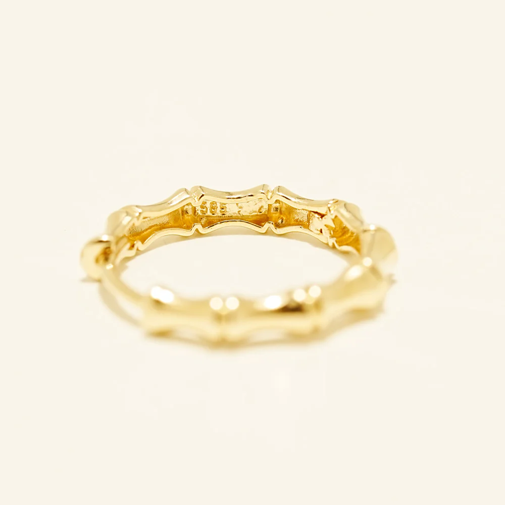 14K Gold Round Wave Hoop Earring - Image 12