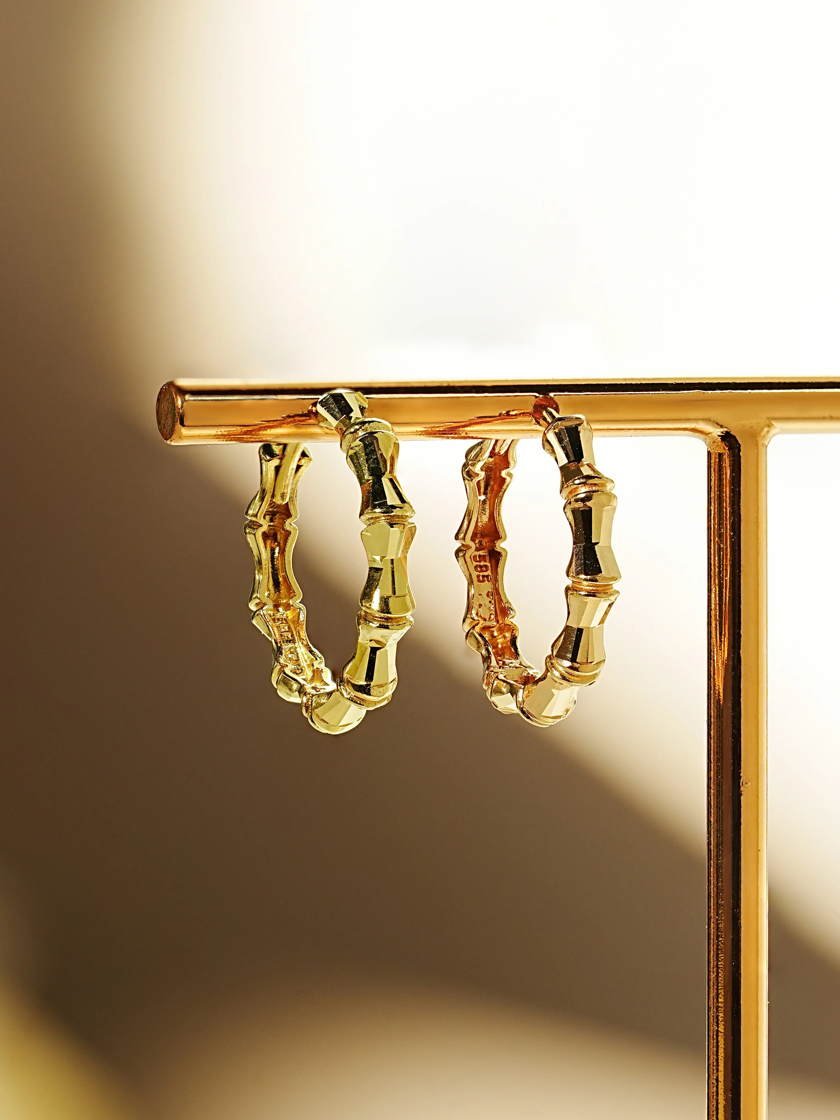 14K Gold Round Wave Hoop Earring - Image 3