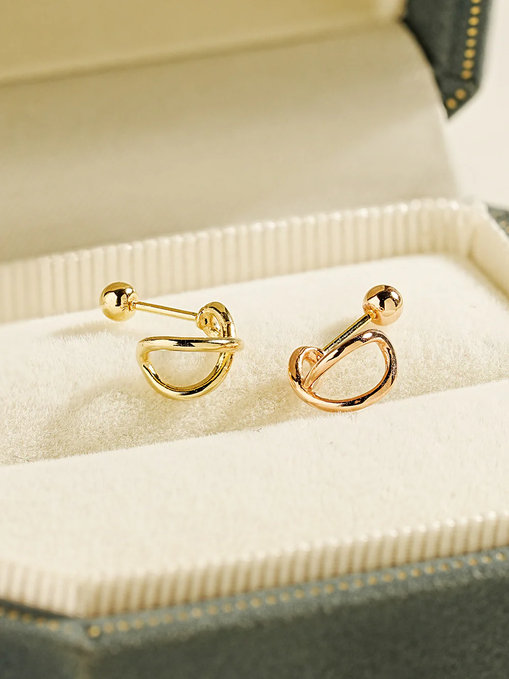 14K Gold Roundy Cross Ring Cartilage Earring 20G18G16G - Image 5