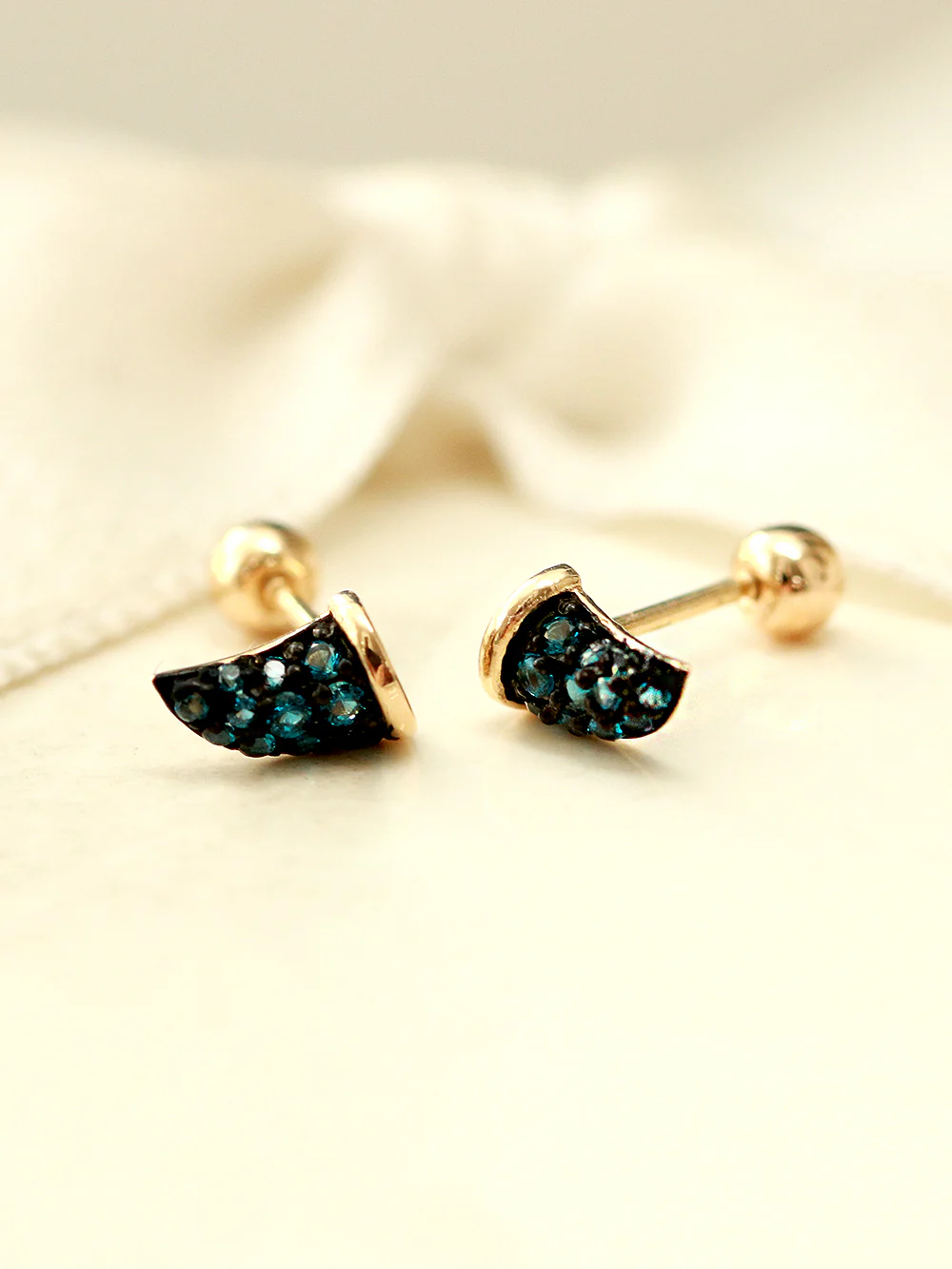 14K Gold Shark Tooth Cartilage Earring 20G18G - Image 7
