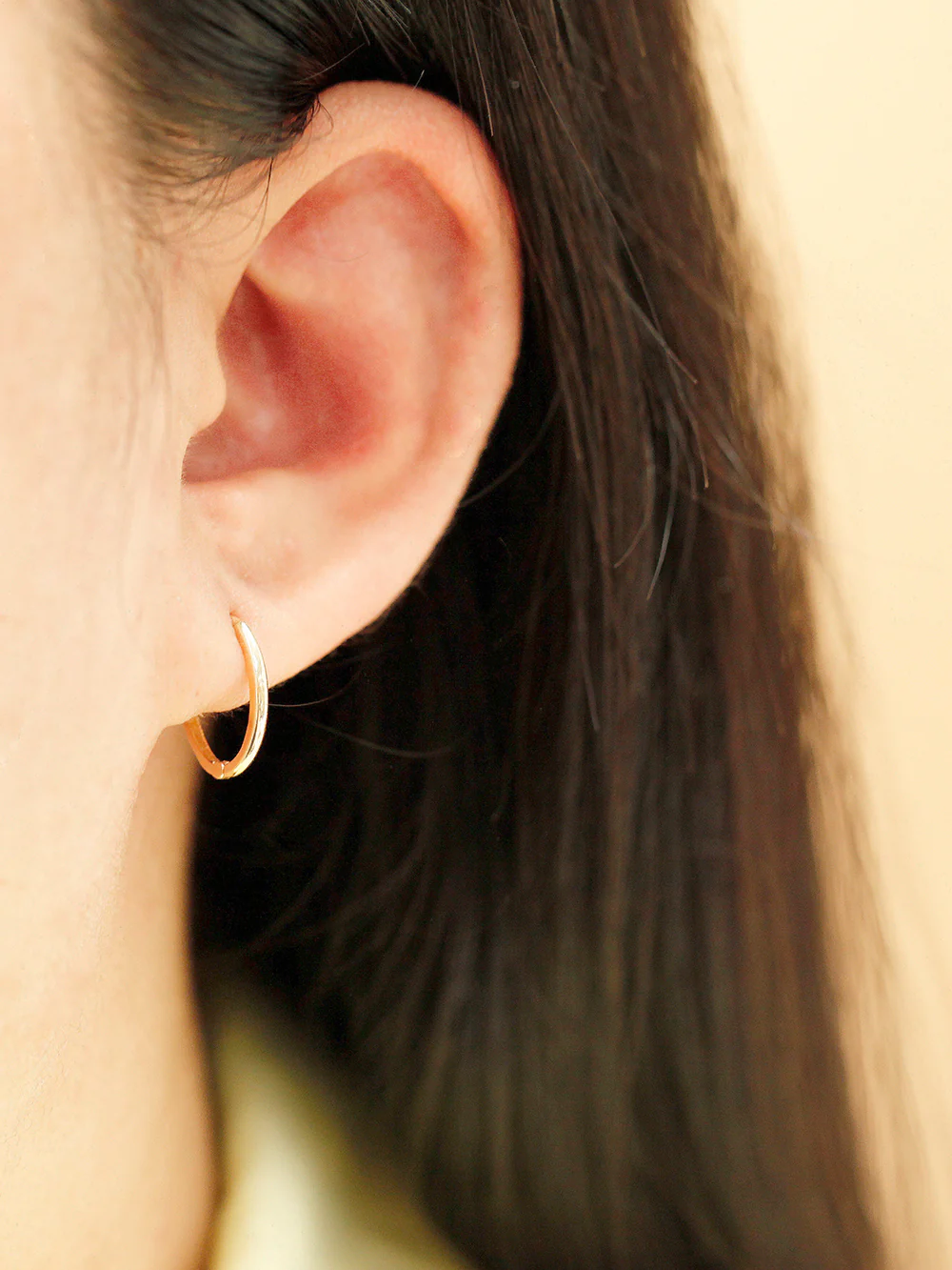 14K Gold Slim Oval Hoop Earring - Image 5