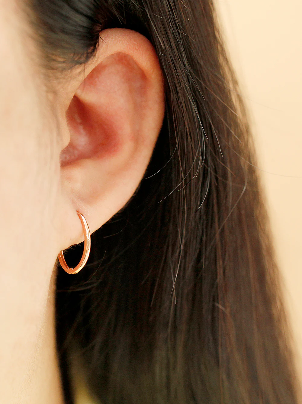 14K Gold Slim Oval Hoop Earring - Image 6