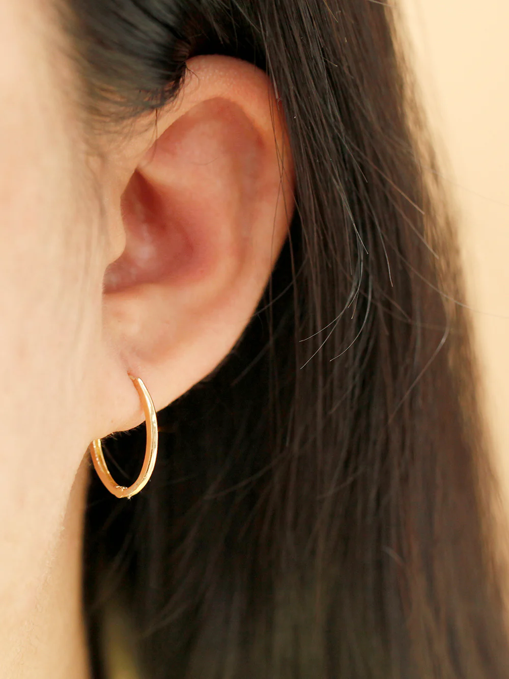 14K Gold Slim Oval Hoop Earring - Image 7
