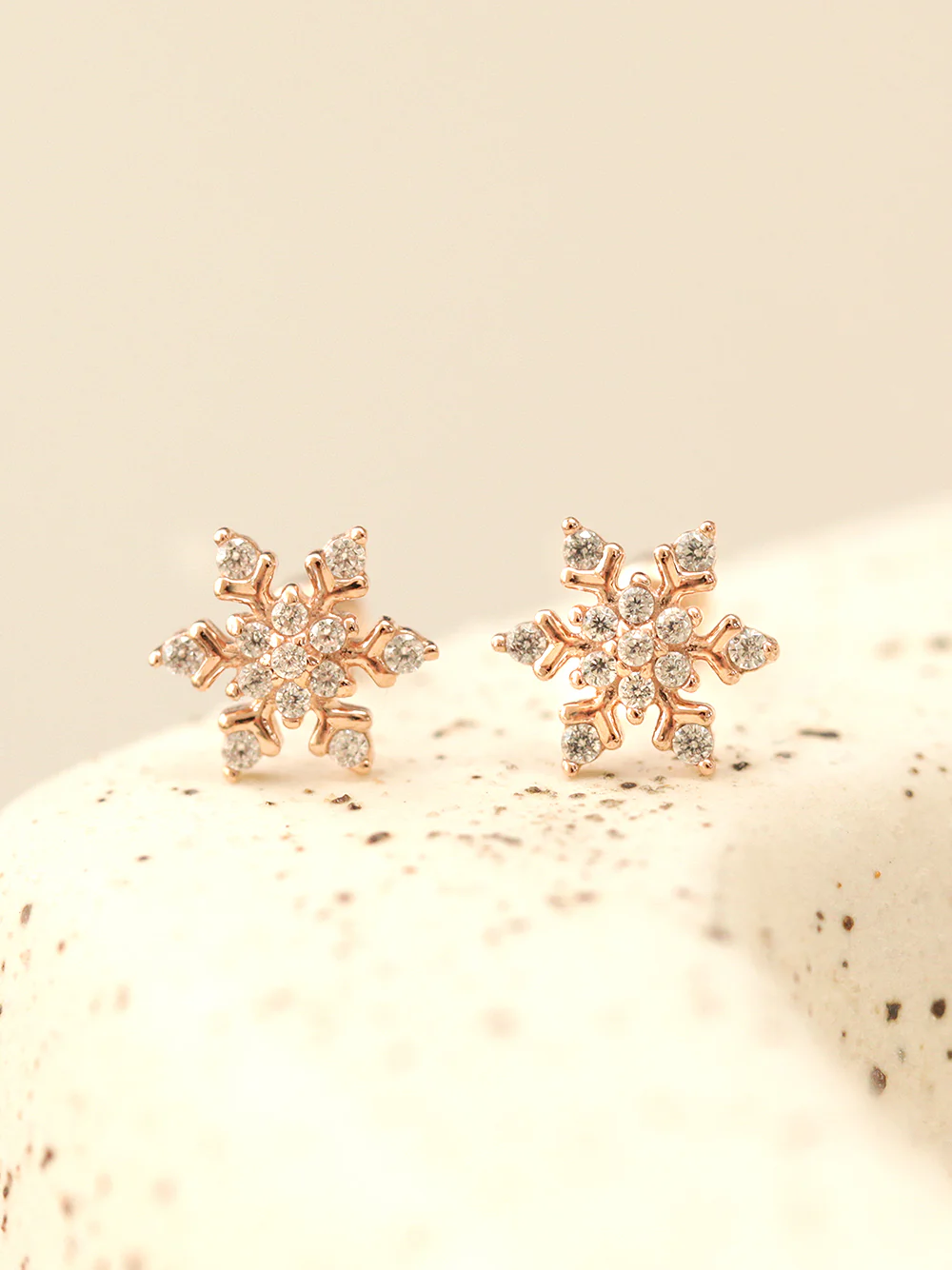 14K Gold Snowflake Cartilage Earring 20G - Image 4