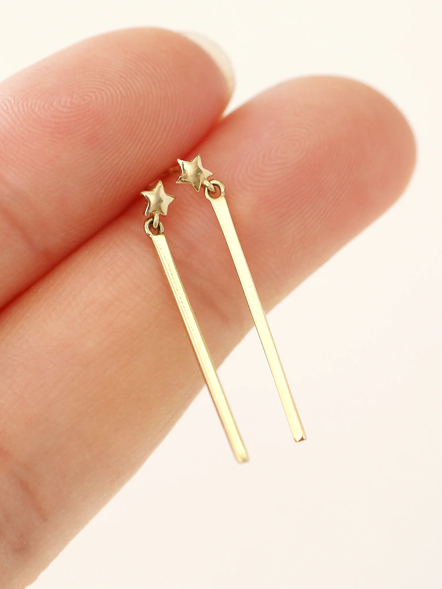 14K Gold Star Stick Drop Cartilage Earring 20G - Image 8