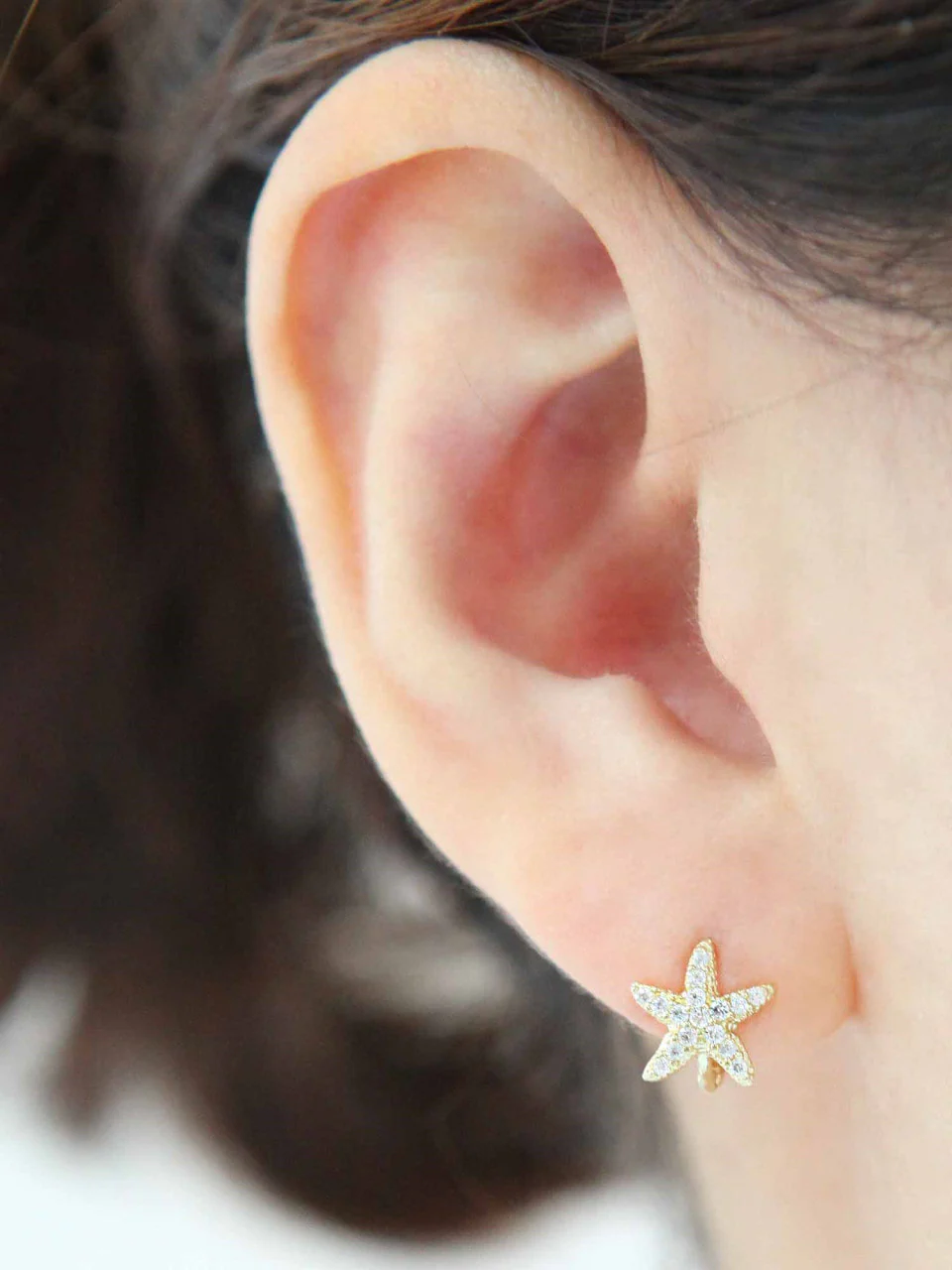 14K Gold Starfish Hoop Earring - Image 7