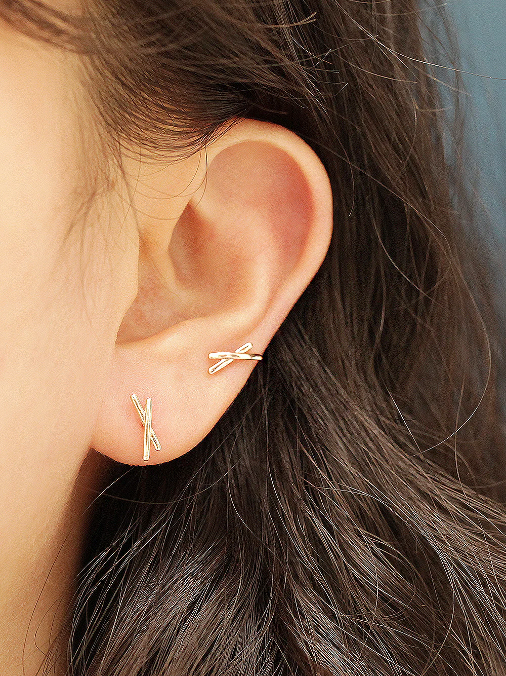 14K Gold Stick Cross Cartilage Earring 20G - Image 6