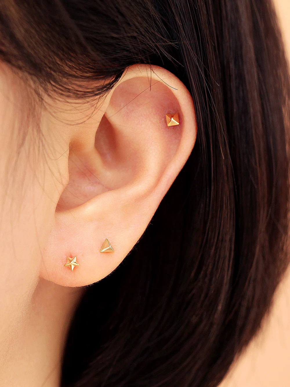 14K Gold Tiny Pyramid Internally Threaded Labret Piercing 18G16G - Image 2