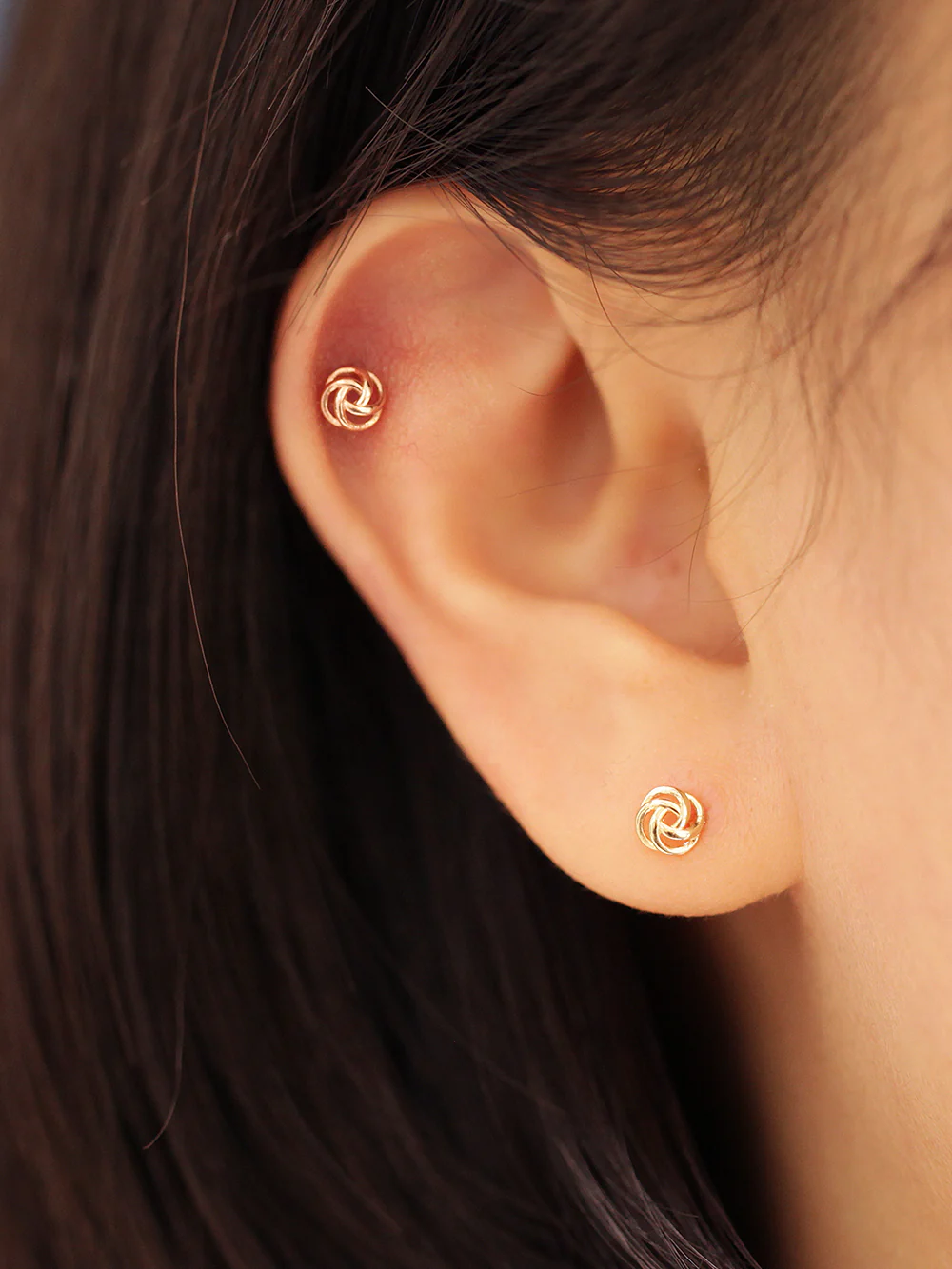 14K gold Tornado Ball cartilage earring 20g - Image 3