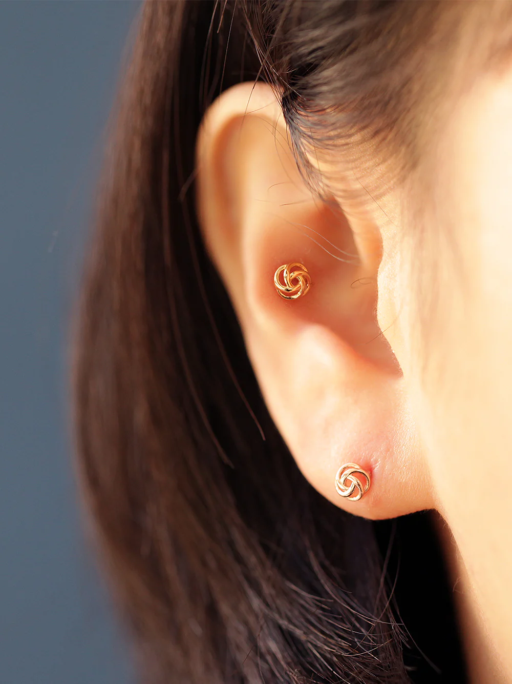 14K gold Tornado Ball cartilage earring 20g - Image 4