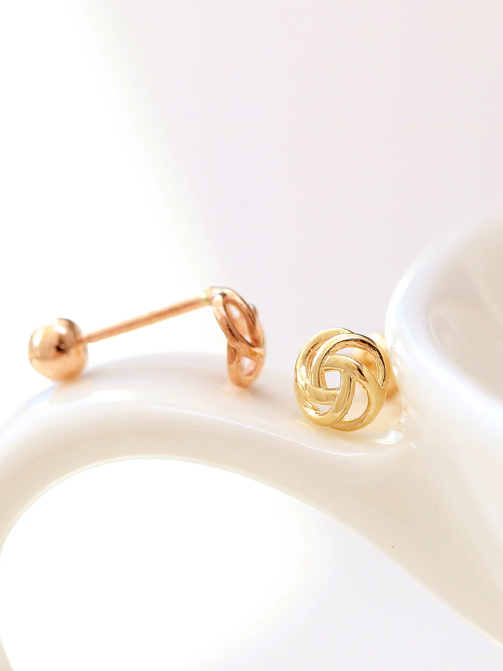 14K gold Tornado Ball cartilage earring 20g - Image 9