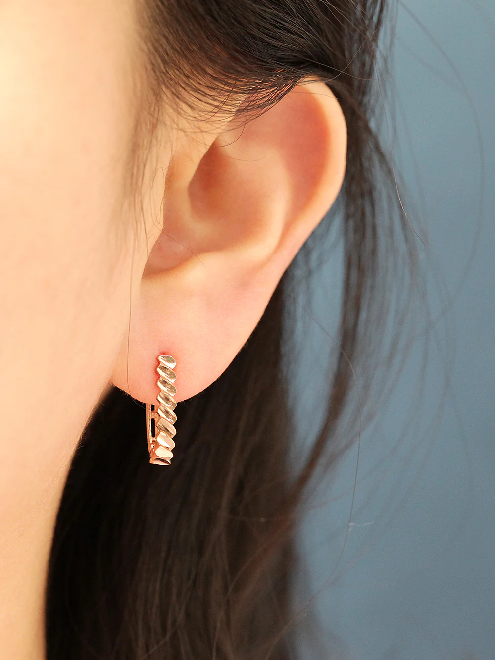 14K Gold Twist Hoop Earring - Image 5