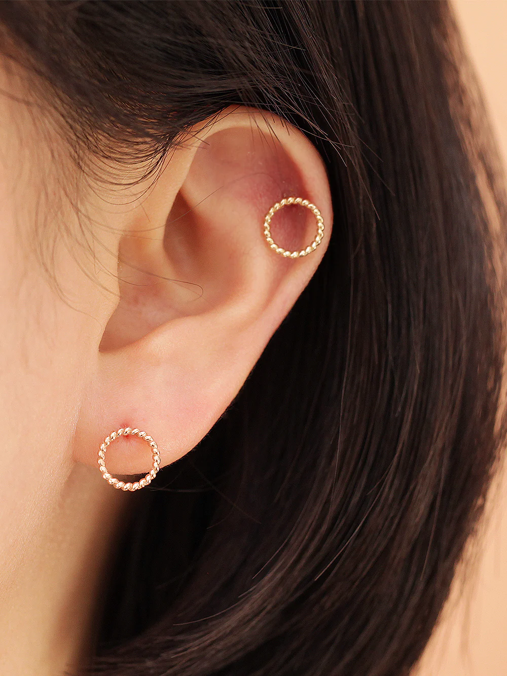 14K Gold Twist Line Circle Stud Earring - Image 2