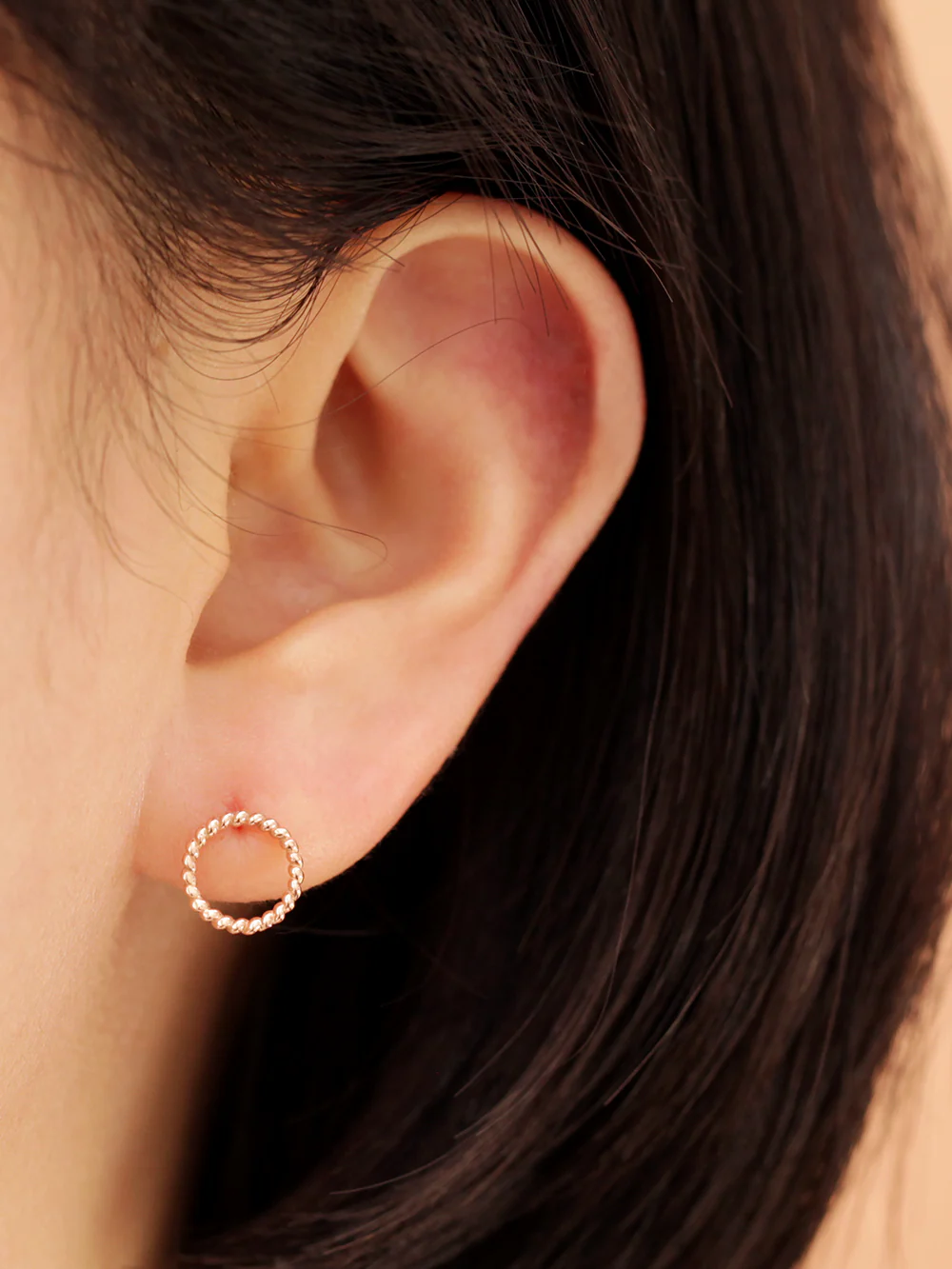 14K Gold Twist Line Circle Stud Earring - Image 4