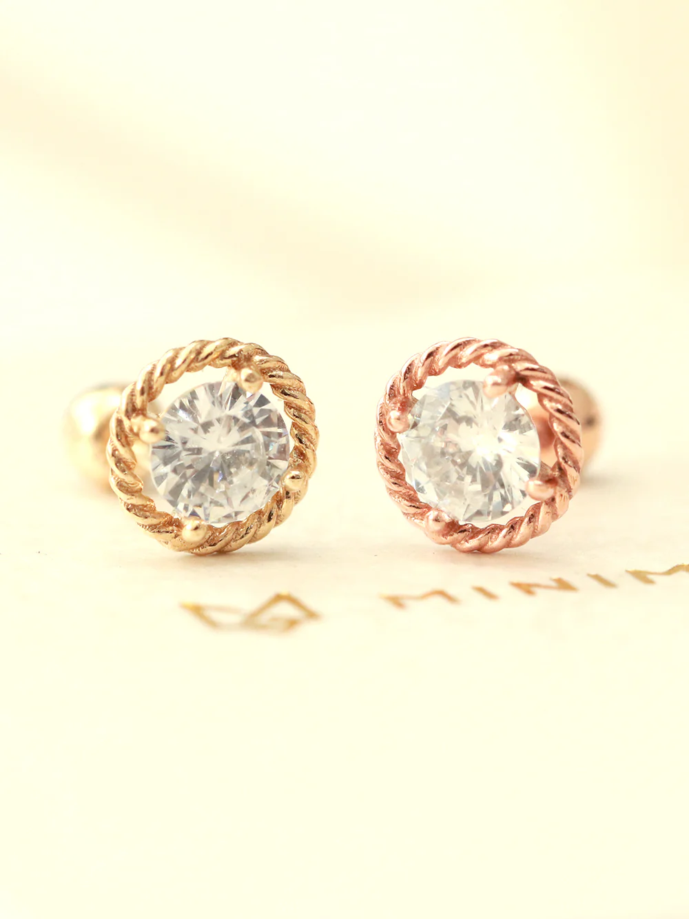 14K Gold Twist Round Cubic Cartilage Earring 20G