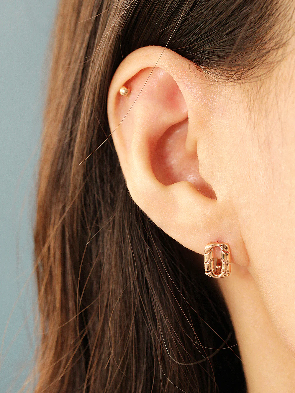 14K Gold Twist Square Hoop Earring - Image 4