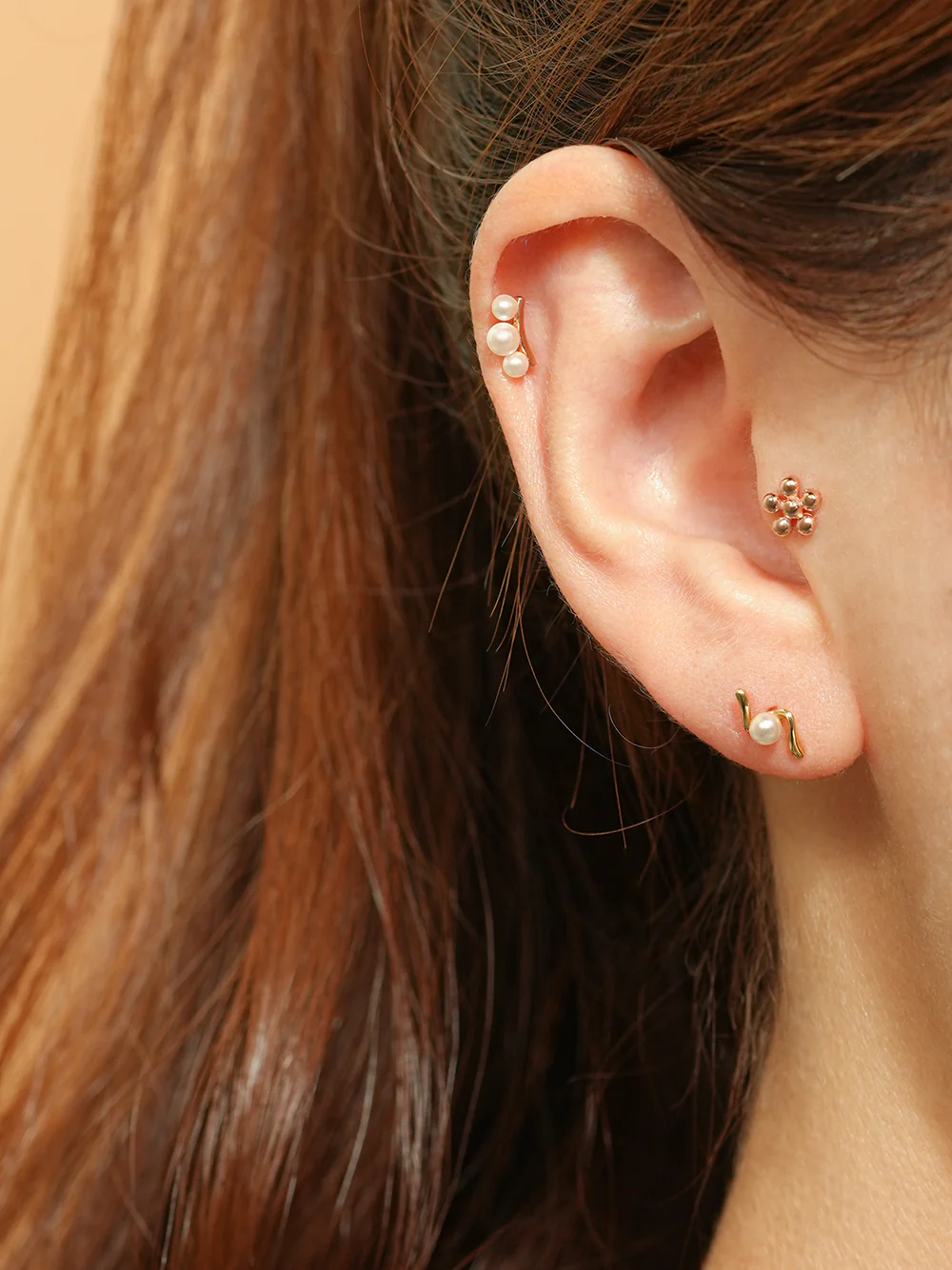 14K Gold Twister Pearl Cartilage Earring 20G - Image 2