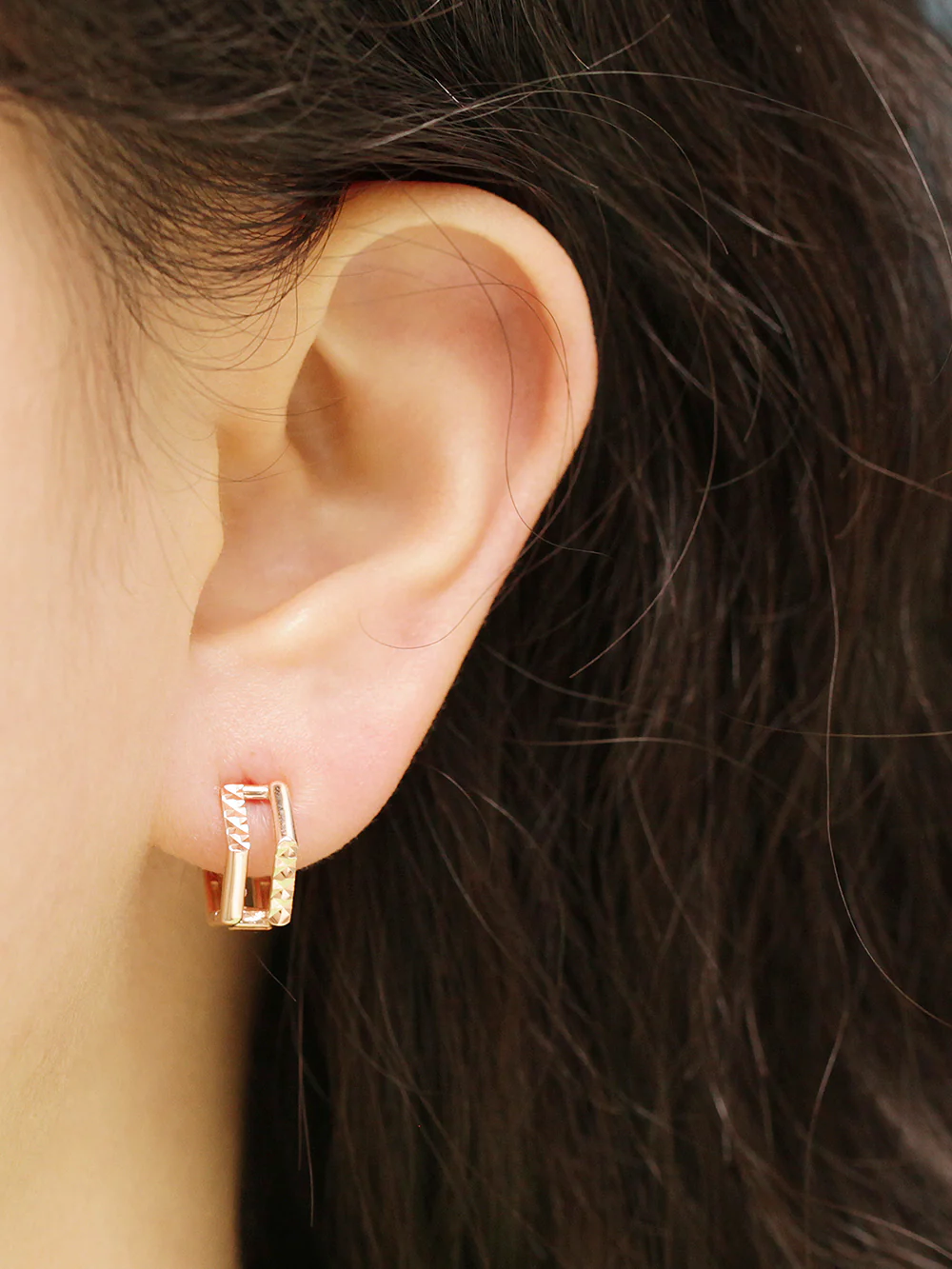 14K Gold Two Line Pentagon Conch Hoop Earring - Image 4
