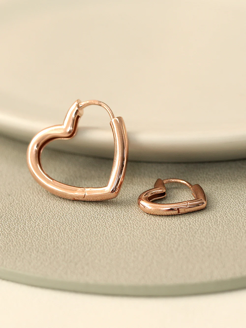 14K Gold Volume Heart Hoop Earring - Image 3