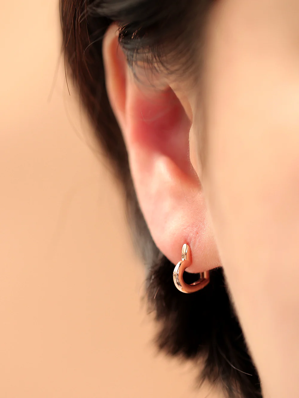 14K Gold Volume Heart Hoop Earring - Image 6
