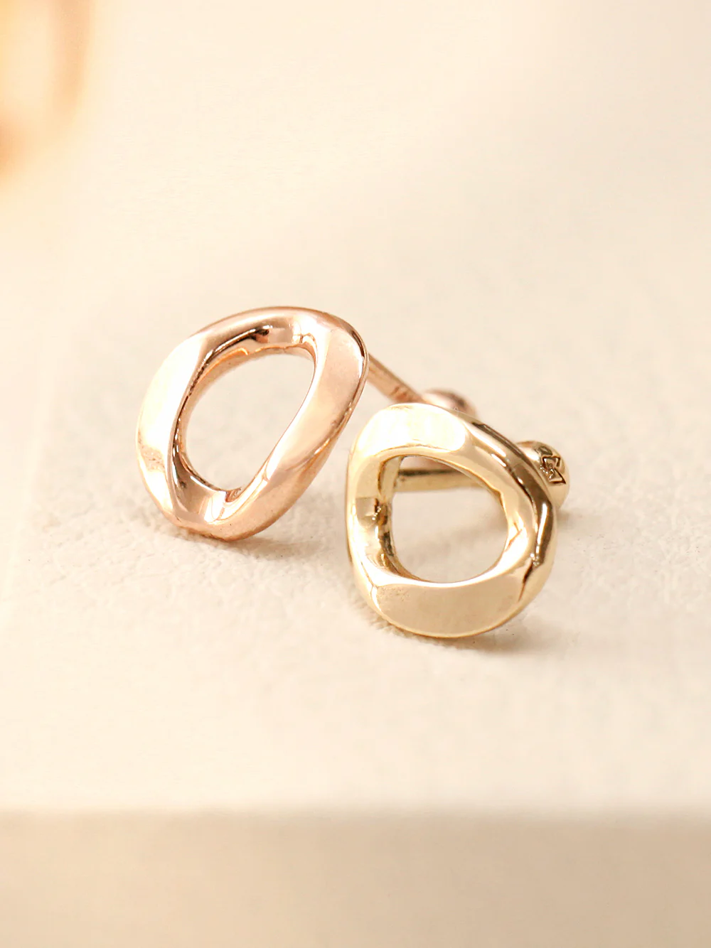 14K Gold Voluminous Chain Cartilage Earring 18G16G - Image 3