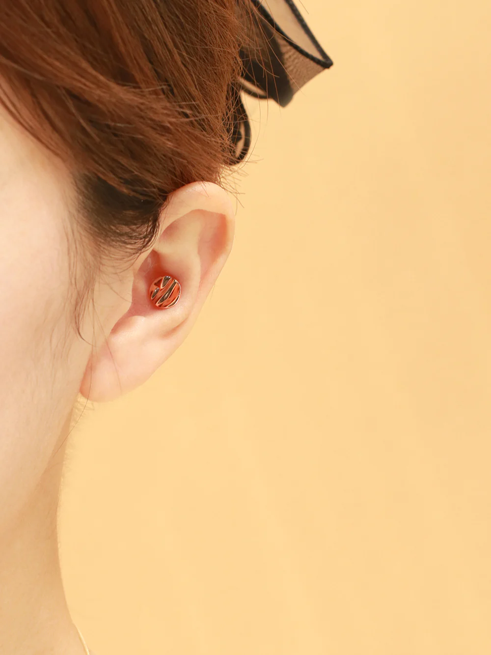 14K Gold Wavy Circle Cartilage Earring 20G18G16G - Image 2