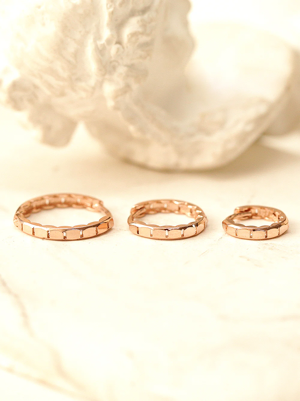 14K Gold Wavy Conch Hoop Earring - Image 2