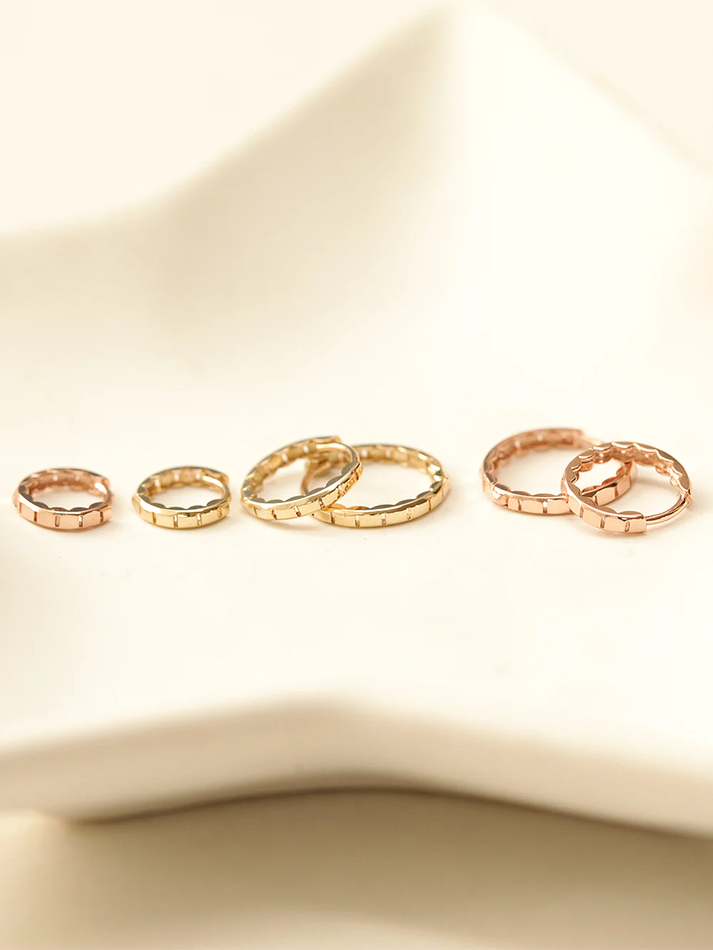 14K Gold Wavy Conch Hoop Earring - Image 6