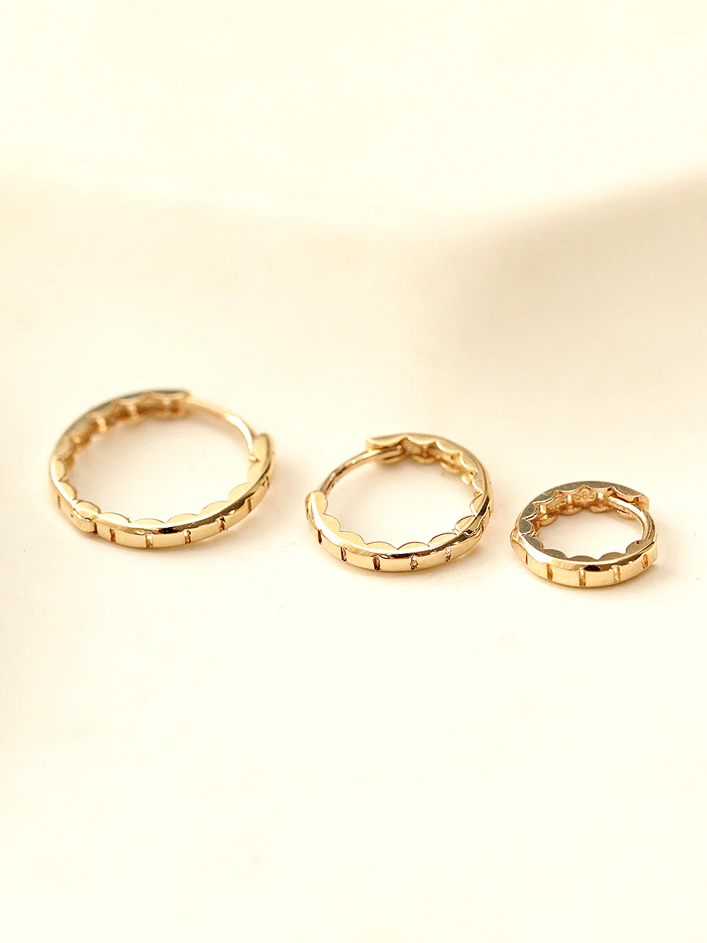 14K Gold Wavy Conch Hoop Earring - Image 8