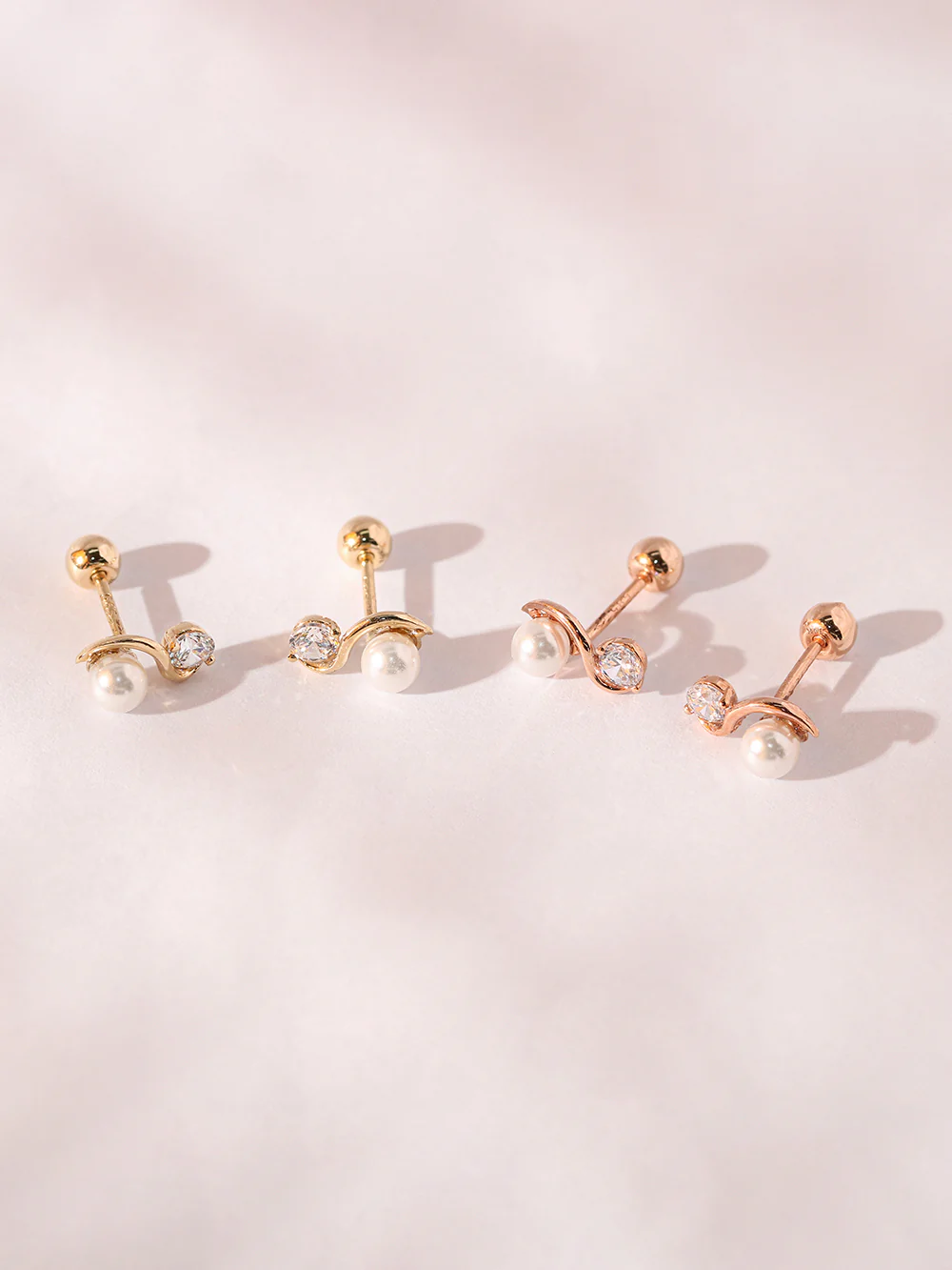 14K Gold Wavy Line Pearl Cubic Cartilage Earring 20G18G16G