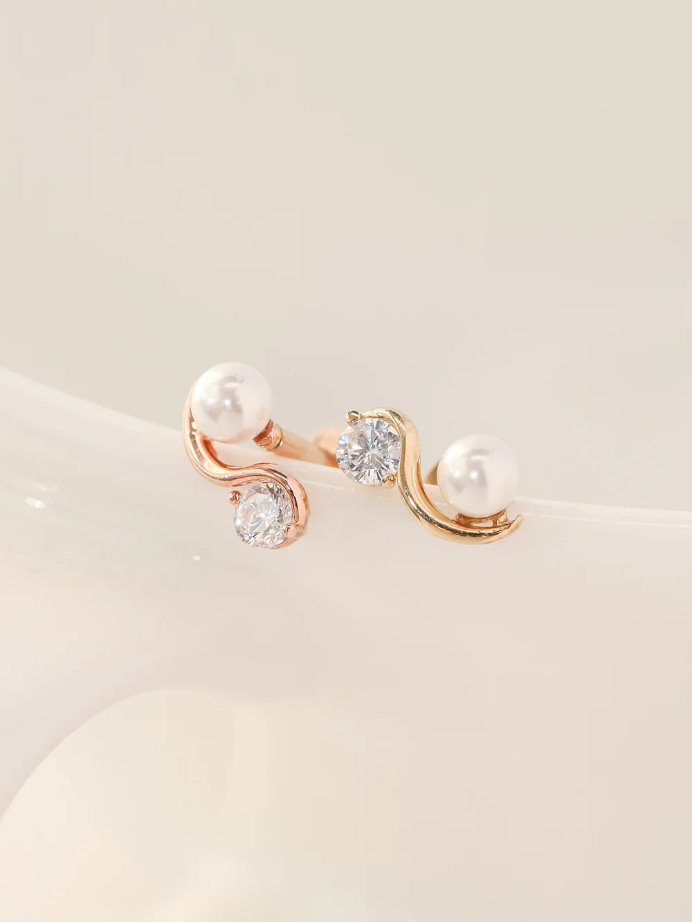 14K Gold Wavy Line Pearl Cubic Internally Threaded Labret Piercing 18G16G - Image 5