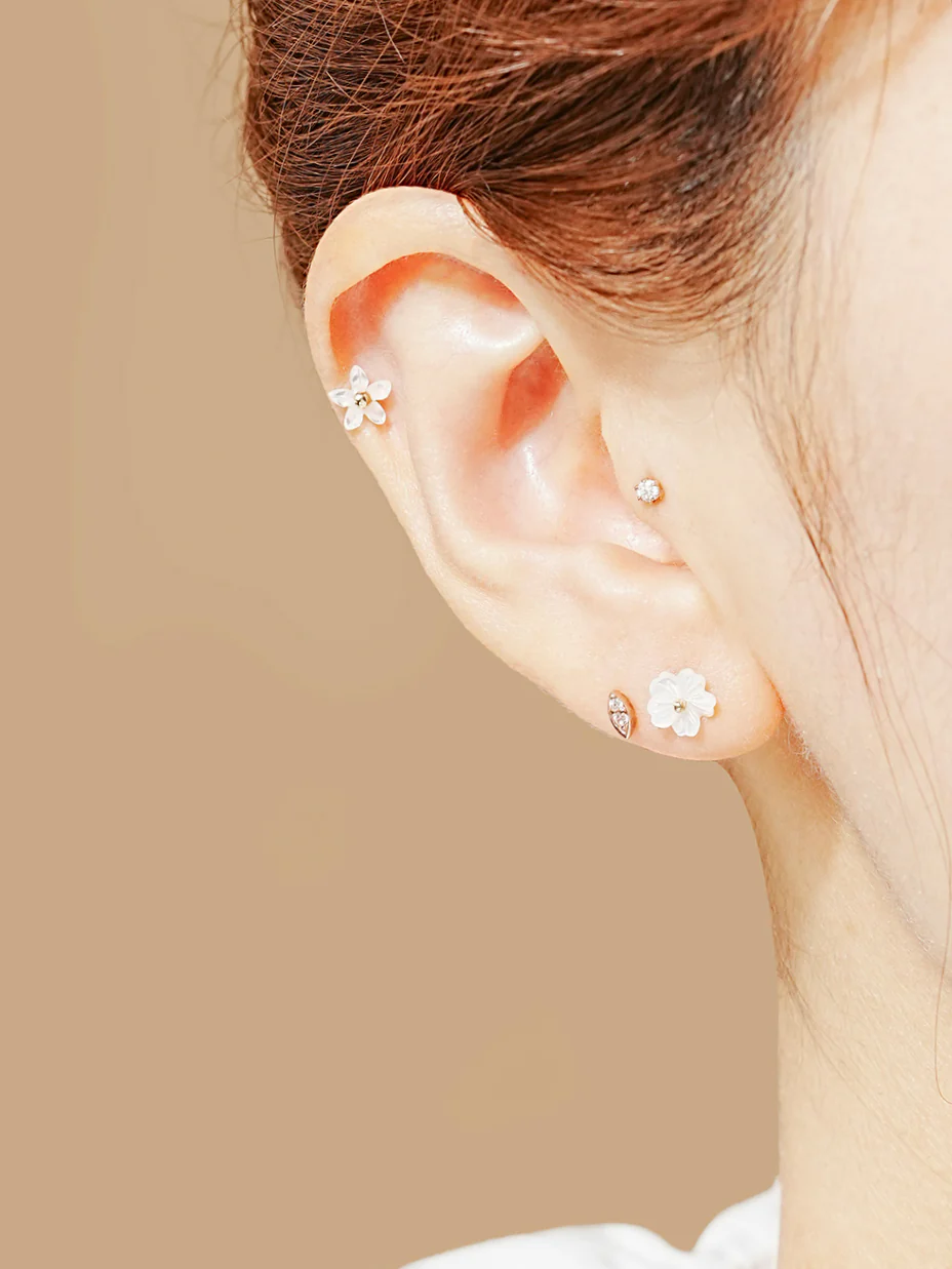 14K Gold Mother of Pearl Flower Cartilage Earring 20G - Image 4