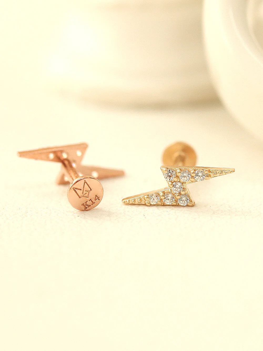 14K Internally Lightning Cubic Labret Piercing 18G16G - Image 4