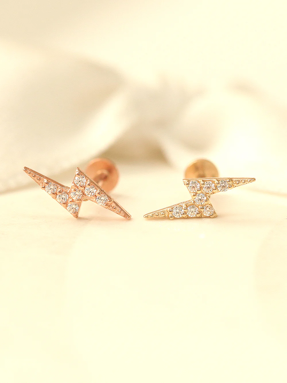14K Internally Lightning Cubic Labret Piercing 18G16G - Image 6
