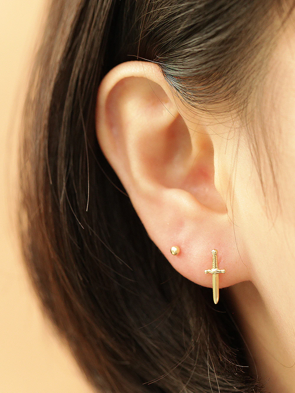 14K gold Knife cartilage earring 20g - Image 5