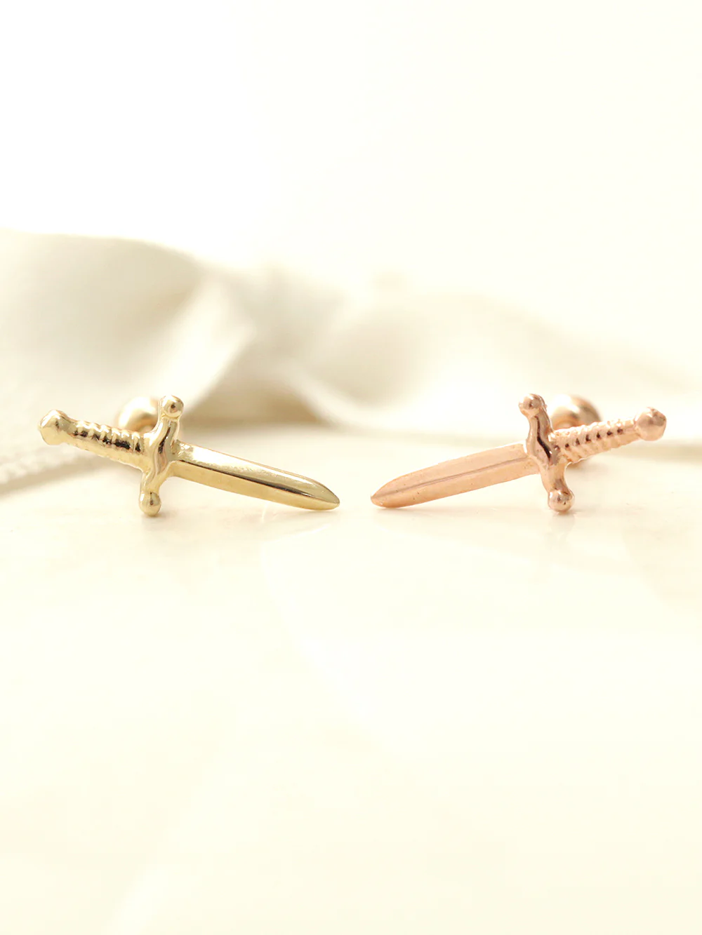 14K gold Knife cartilage earring 20g - Image 6