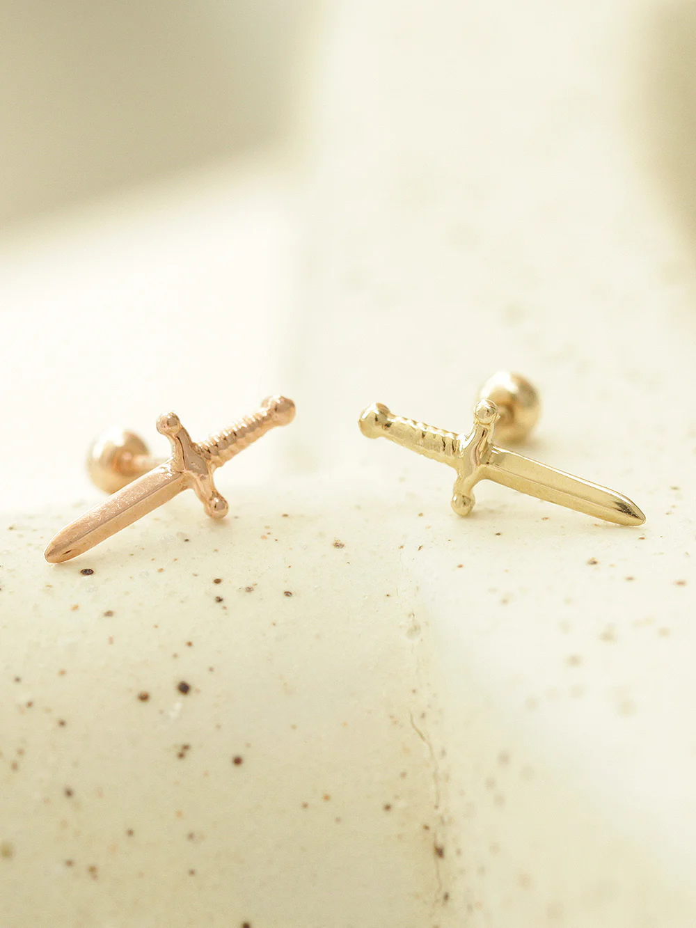 14K gold Knife cartilage earring 20g - Image 7