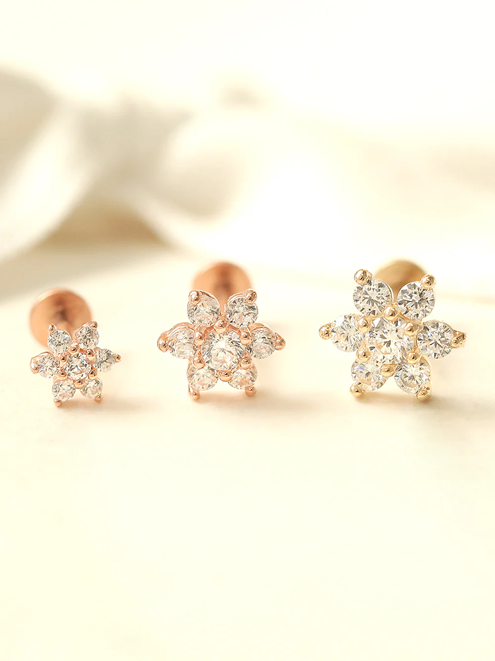 14K Gold Lovely Flower Internally Threaded Labret Piercing 18g16g - Image 4