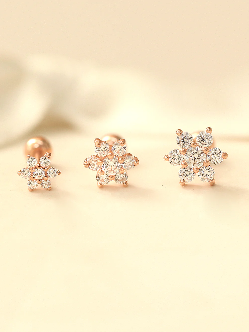 14K Gold Lovely Flower Cartilage Earring 20G