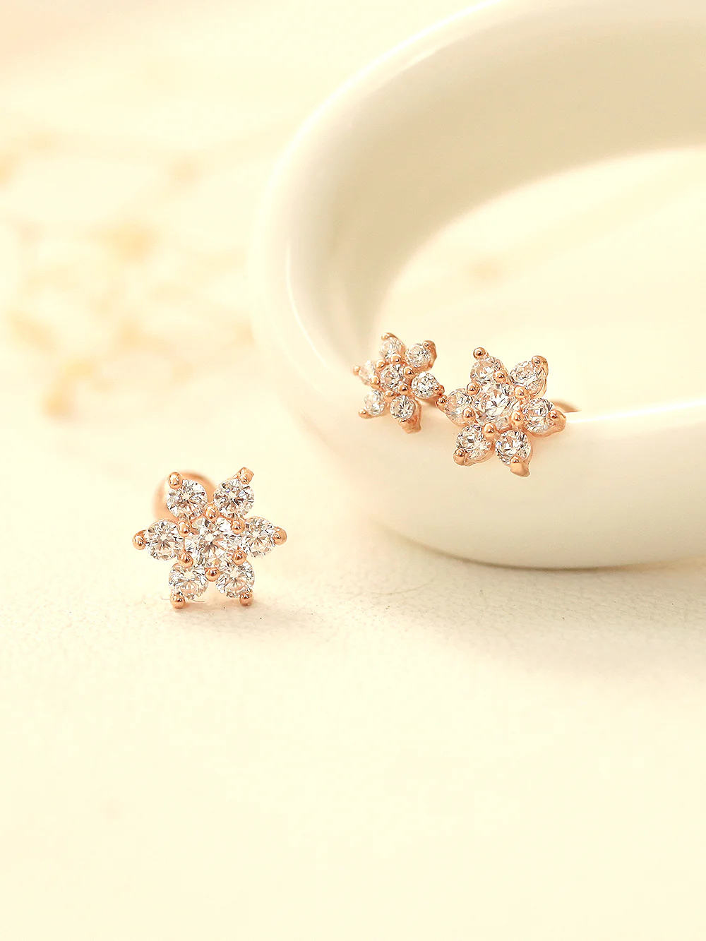 14K Gold Lovely Flower Cartilage Earring 20G - Image 8