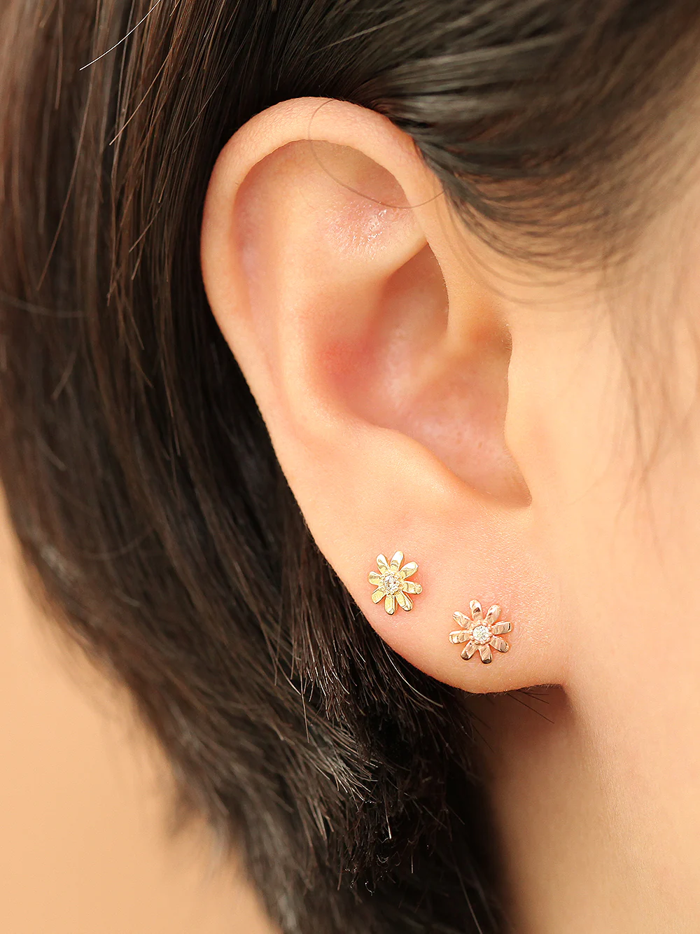 14K Gold Marguerite Cubic Cartilage Earring 20G - Image 8
