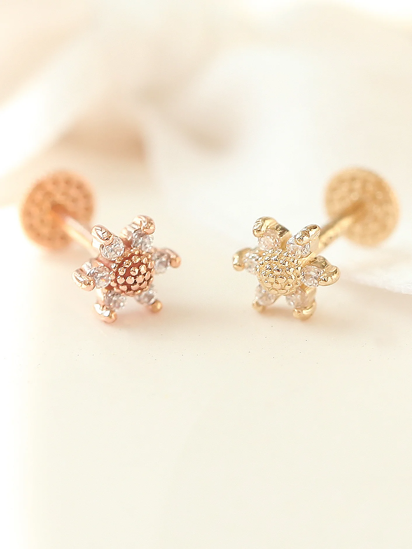 14K Gold Mini Flower Labret Piercing 18G16G