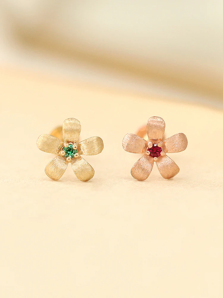 14K Gold Point Flower Labret Piercing 18G16G - Image 3