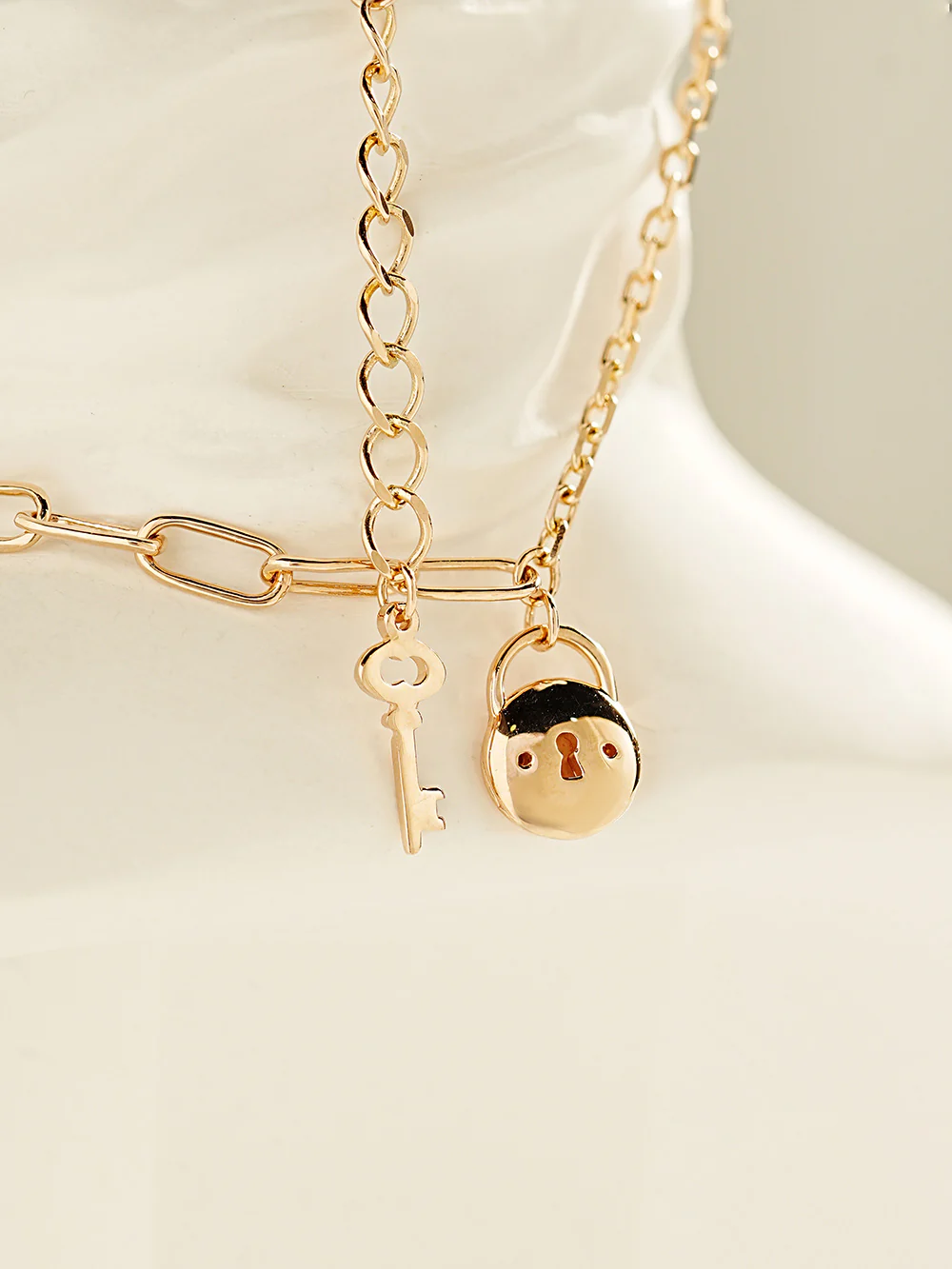 14K Point Lock Anklet Bracelet - Image 11