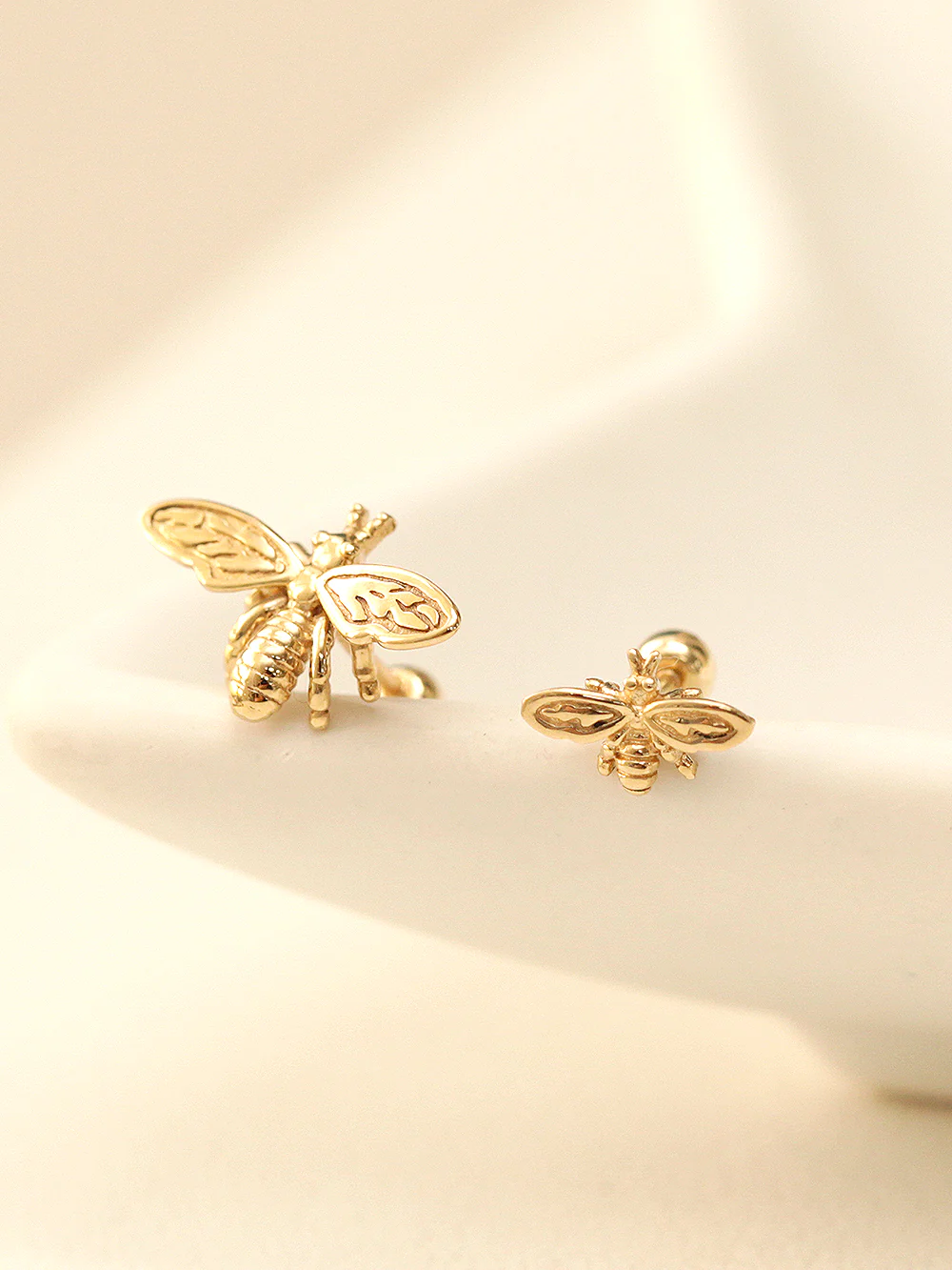 14K Gold Queen Baby Bee Cartilage Earring 20G18G16G